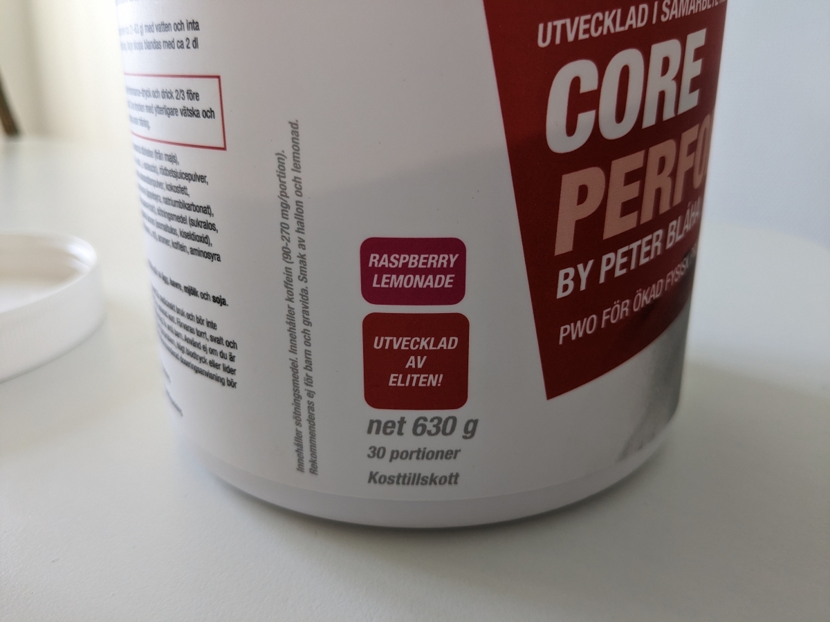 Närbild på etiketten Raspberry Lemonade på Core Performance 630 g